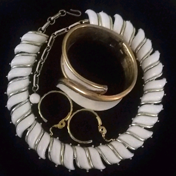 ✴️vtg milky white set - Picture 5 of 8